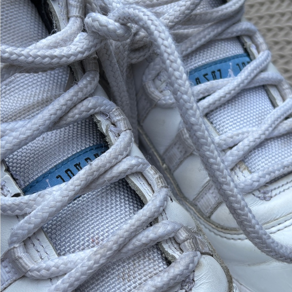 🔥 Nike Air Jordan 11 Retro "Legend Blue" 378038-104 | Size 6.5Y 👟 OG Colorway - Picture 2 of 13